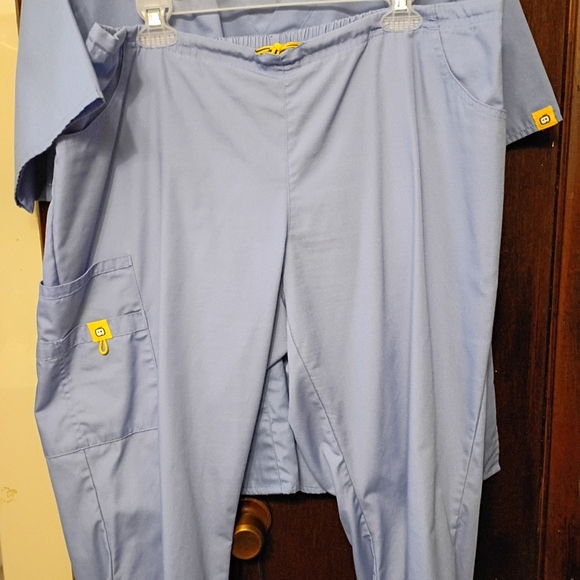 WonderWink Light Blue Women's Scrub Top And Bottom - Picture 3 of 6